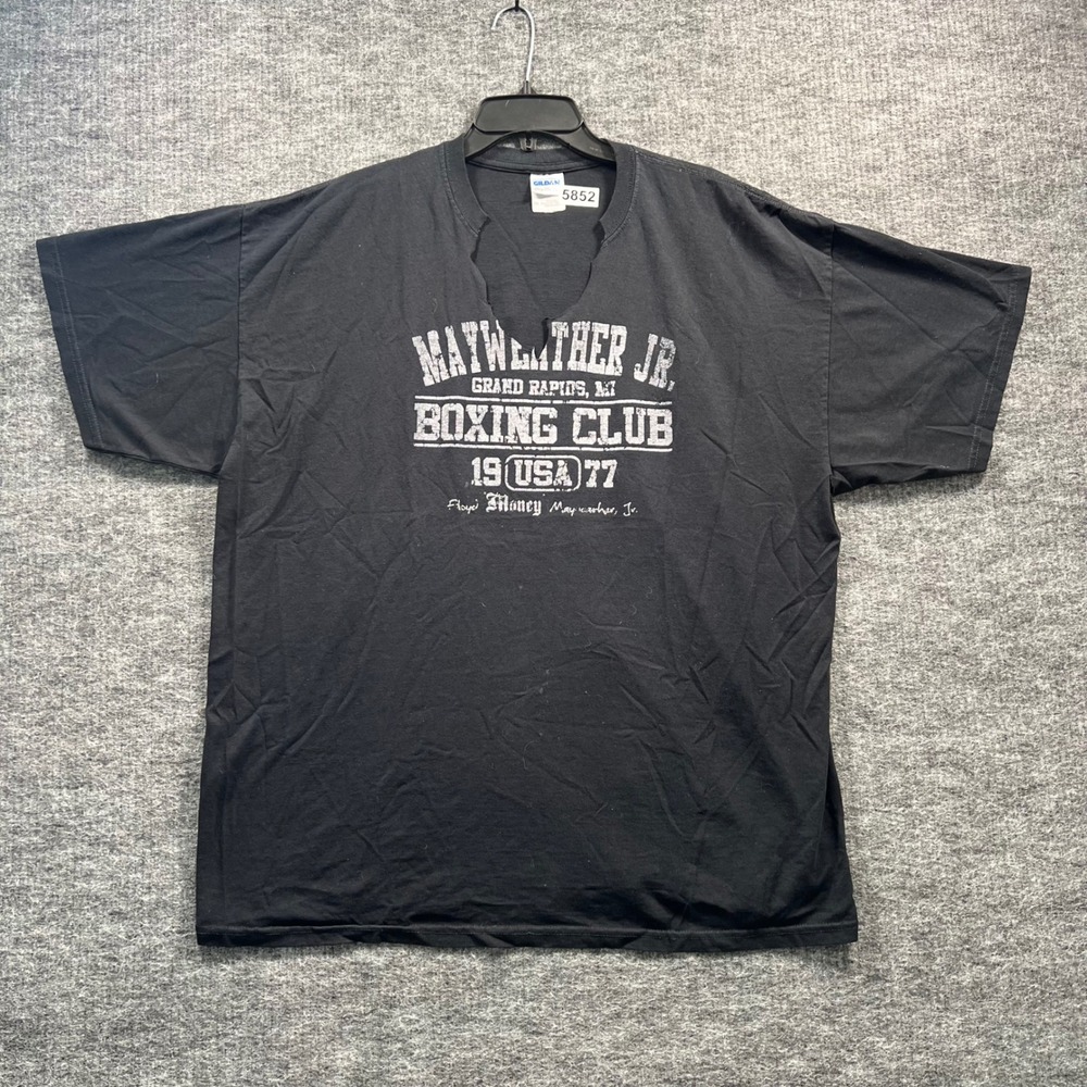 Gildan Mayweather Jr Boxing Club Graphic T-Shirt Black 2XL Distressed V-Neck